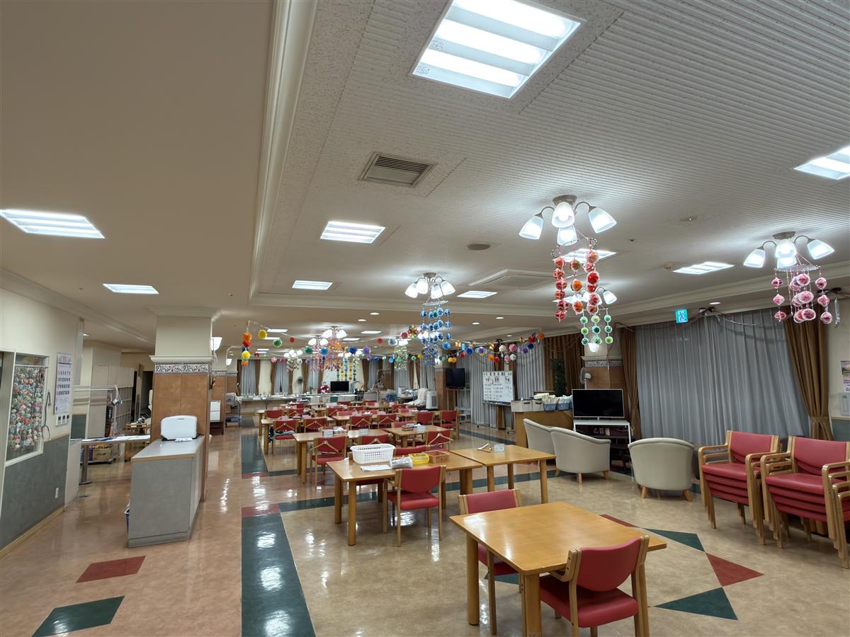 LED照明で明るくなった食堂