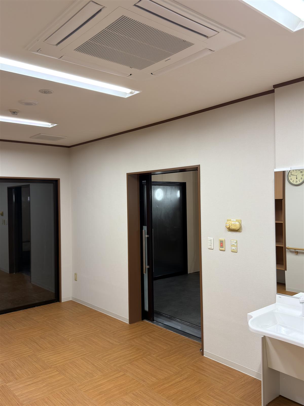 改修後の脱衣室全景